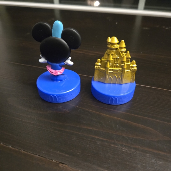 Disneyland 70th Anniversary McDonald’s Happy Meal 2025 #31- Minnie + Gold Castle - Picture 3 of 5